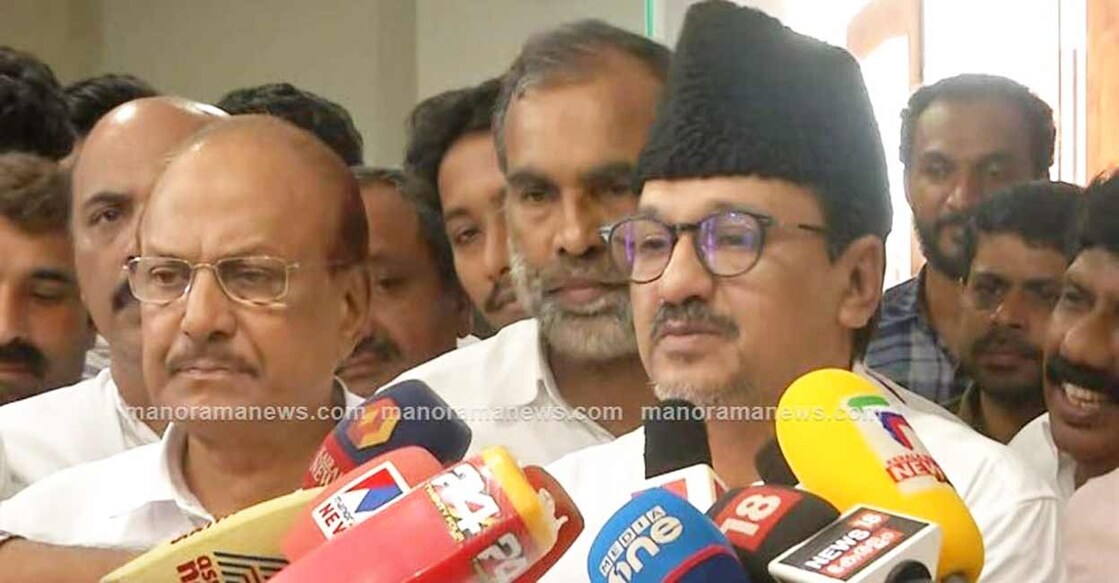 PK Kunhalikutty, Panakkad Sadiqali Shihab Thangal | Video Grab: Manorama News പി.കെ.കുഞ്ഞാലിക്കുട്ടി, പാണക്കാട് സാദിഖലി ശിഹാബ് തങ്ങള് (Video Grab: Manorama News)