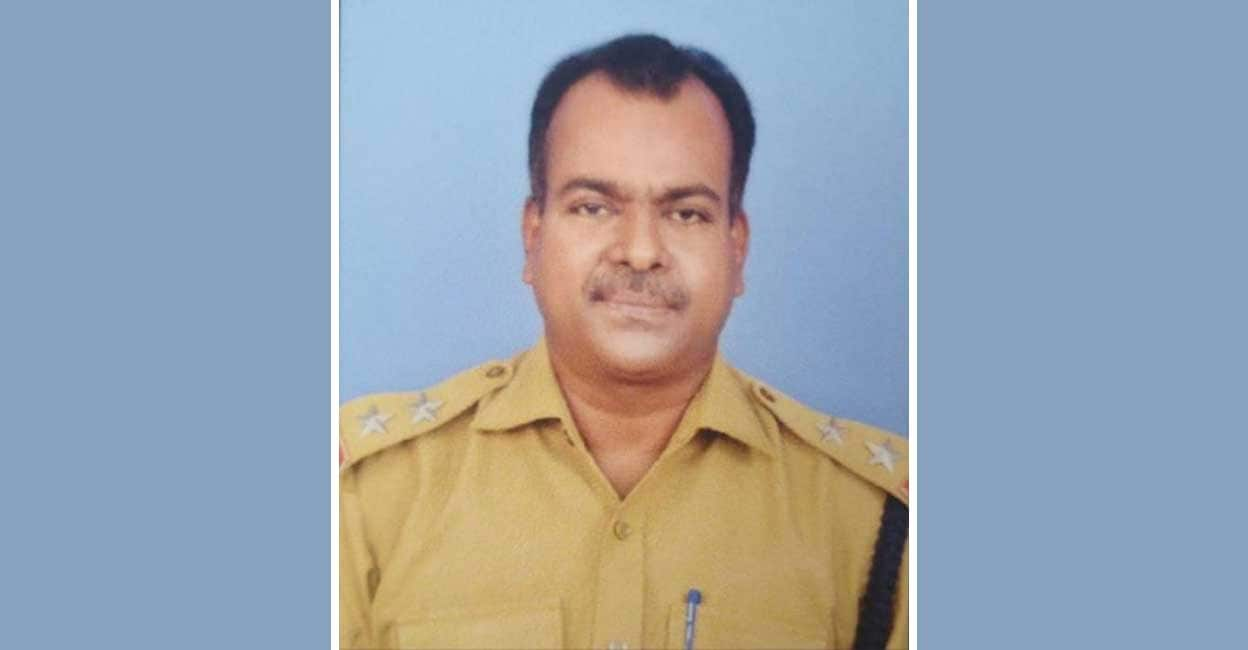 kozhikode-city-traffic-police-si-dies-in-vehicle-accident-kozhikode