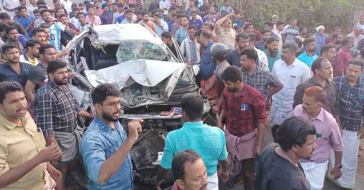 പാലക്കാട് കാറും ബസും കൂട്ടിയിടിച്ച് 2 പേർ മരിച്ചു; മൂന്നു പേർക്ക്