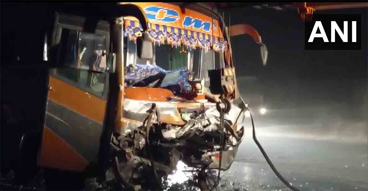 The driver suffers a heart attack while driving the bus;  9 killed in collision with car – Accident in Gujarat