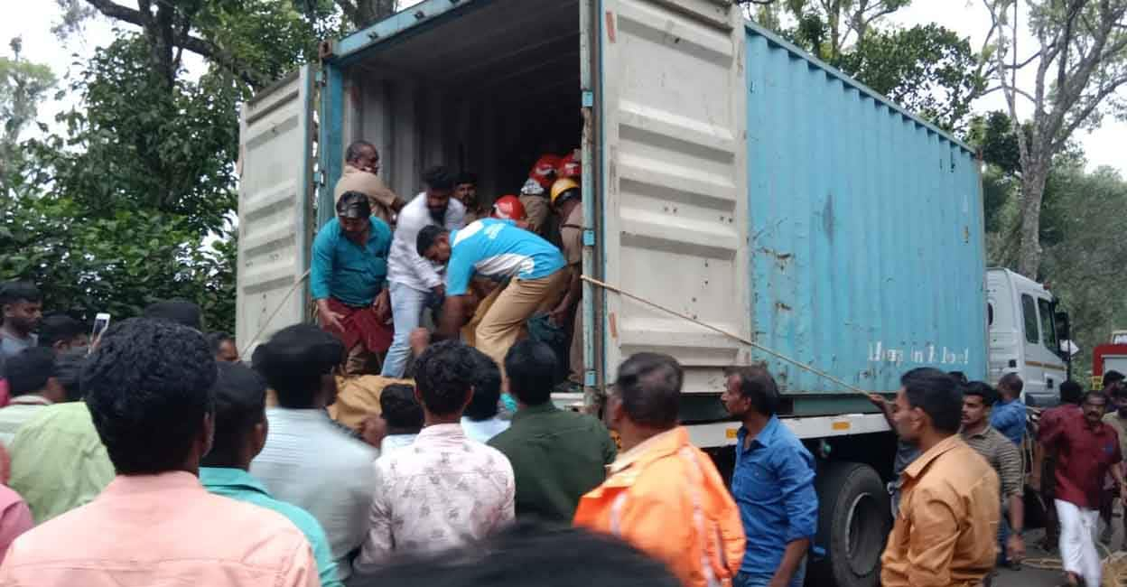 Two dead after granite falls on body while unloading from truck – Idukki news