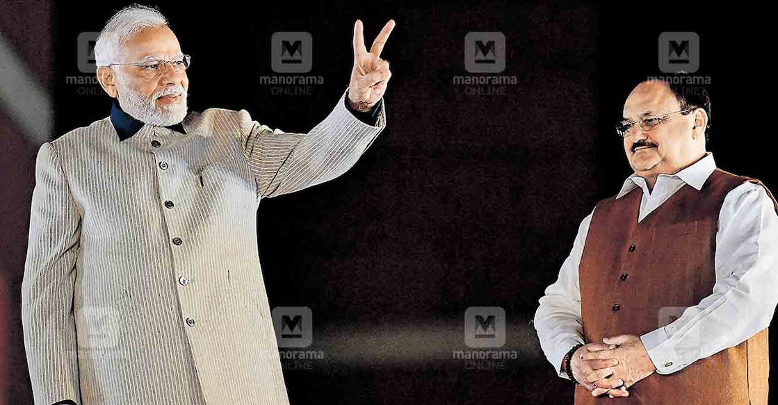 narendra-modi-9 മോദിപ്രഭയിൽ: ഗുജറാത്ത് തിരഞ്ഞെടുപ്പ് വിജയത്തിനു ശേഷം ഡൽഹിയിൽ ബിജെപിയുടെ ദേശീയ ആസ്ഥാനത്തു നടന്ന ആഘോഷച്ചടങ്ങിൽ പ്രധാനമന്ത്രി നരേന്ദ്ര മോദി പ്രവർത്തകരെ അഭിസംബോധന ചെയ്യുന്നു. ബിജെപി അധ്യക്ഷൻ ജെ.പി. നഡ്ഡ സമീപം. ചിത്രം: ജെ. സുരേഷ് ∙ മനോരമ
