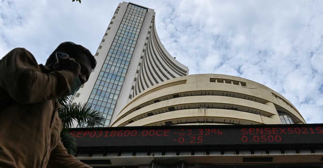 Bombay Stock Exchange (BSE) | (Photo by Punit PARANJPE / AFP) മുംബൈയിലെ ബോംബെ സ്റ്റോക് എക്സ്ചേഞ്ച്. (Photo by Punit PARANJPE / AFP)