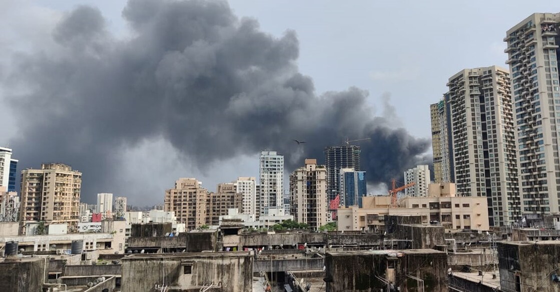 andheri-fire-ani അന്ധേരിയിലെ കടയ്ക്ക് തീപിടിച്ചപ്പോൾ. ചിത്രം∙ ANI Twitter