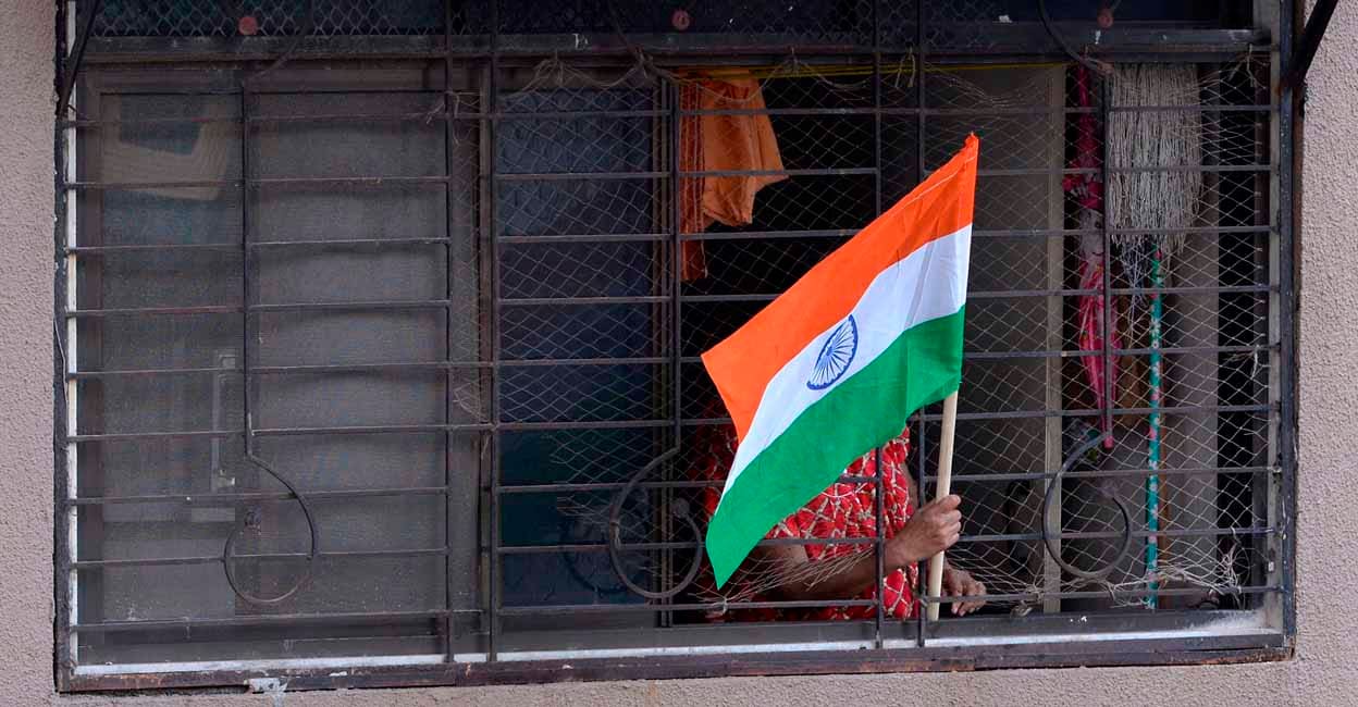 Instruction to take a picture of the house without hoisting the flag;  Controversy |  Mahendra Bhatt