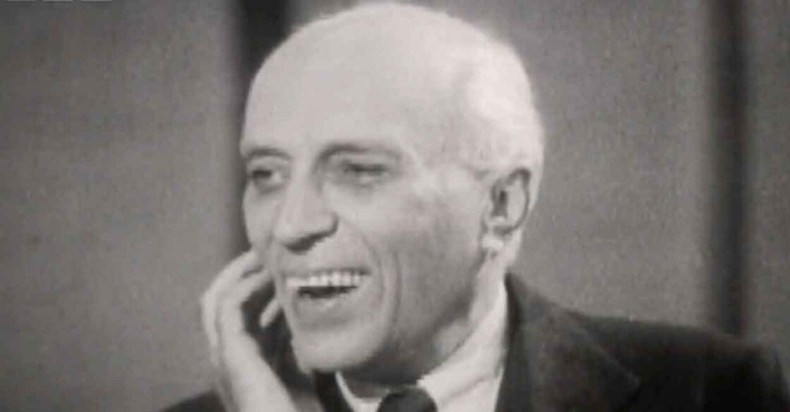 Jawaharlal Nehru Photo: @BBCArchive / Twitter ആദ്യ ടെലിവിഷൻ അഭിമുഖത്തിൽ സംസാരിക്കുന്ന ജവാഹർലാൽ നെഹ്റു. Photo: @BBCArchive / Twitter