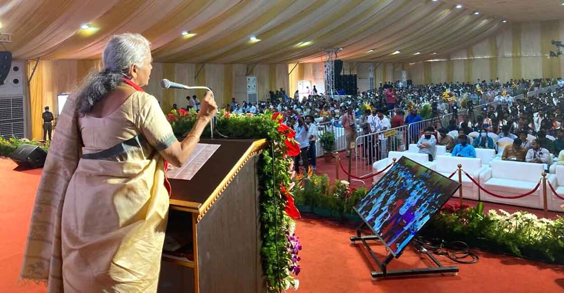 Nirmala Sitharaman Photo: @nsitharaman / Twitter കാഞ്ചീപുരം ഇന്ത്യൻ ഇൻസ്റ്റിറ്റ്യൂട്ട് ഓഫ് ഇൻഫർമേഷൻ ടെക്നോളജി, ഡിസൈൻ ആൻഡ് മാനുഫാക്ചറിങ്ങിലെ ബിരുദദാന സമ്മേളനത്തിൽ സംസാരിക്കുന്ന നിർമല സീതാരാമൻ. Photo: @nsitharaman / Twitter