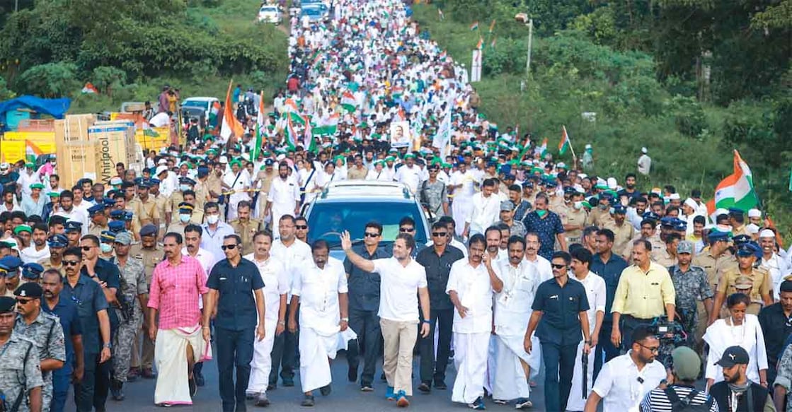 രാഹുൽ ഗാന്ധി നയിക്കുന്ന ഭാരത് ജോഡോ യാത്ര തിരുവനന്തപുരം ജില്ലയിലെ പര്യടനം പൂർത്തിയാക്കി കൊല്ലം ജില്ലയിലെത്തിയപ്പോൾ.