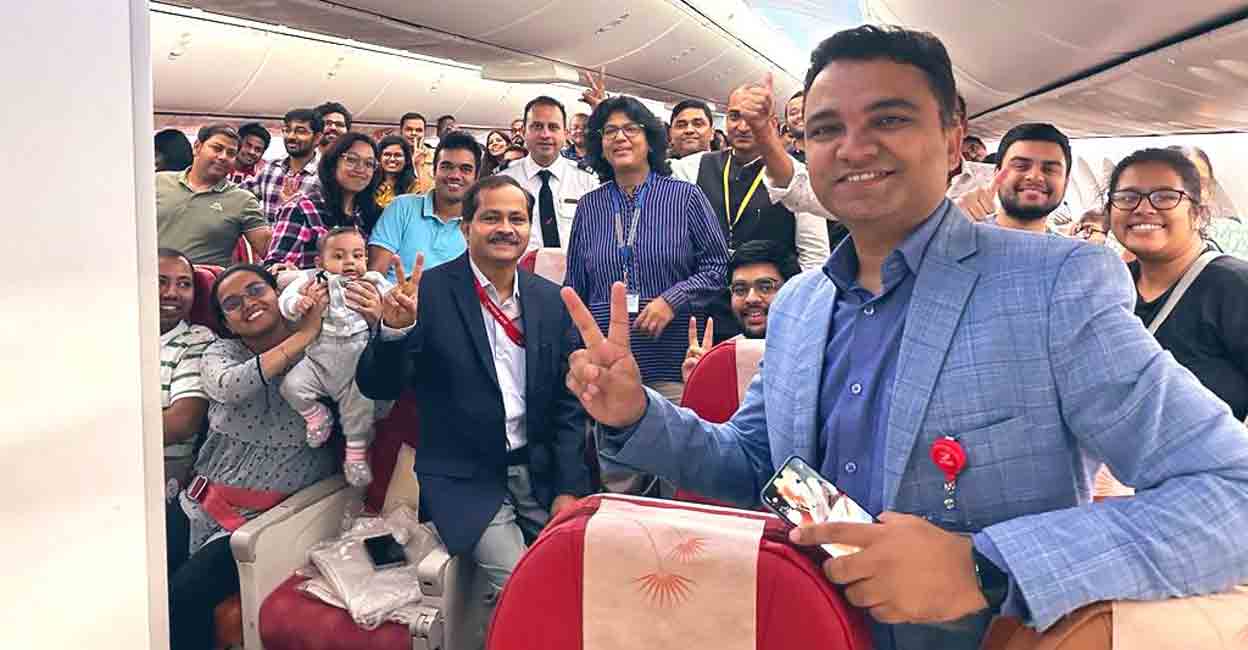 ഓപ്പറേഷൻ അജയ്: ആദ്യവിമാനം ഡൽഹിയിലെത്തി, സംഘത്തിൽ 212 പേർ- Operation ...