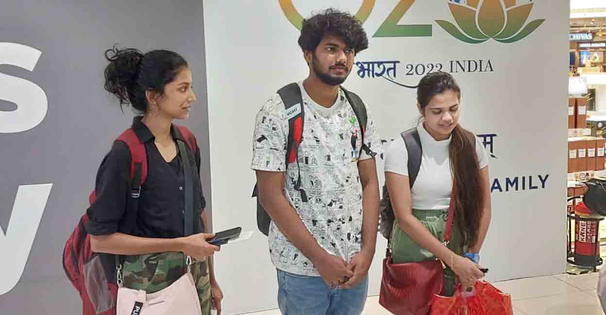 ഓപ്പറേഷൻ അജയ്: ആദ്യവിമാനം ഡൽഹിയിലെത്തി, സംഘത്തിൽ 212 പേർ- Operation ...