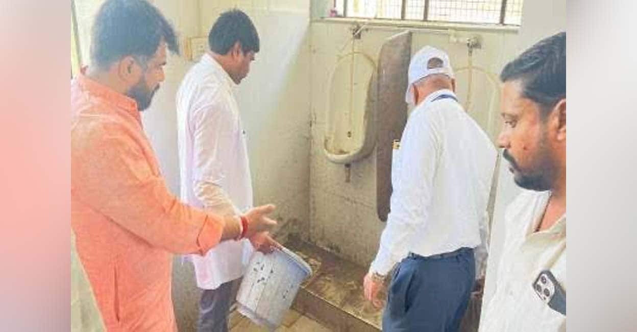 Mumbai MP Makes Hospital Dean Clean Dirty Washroom in Hospital with Mass Deaths