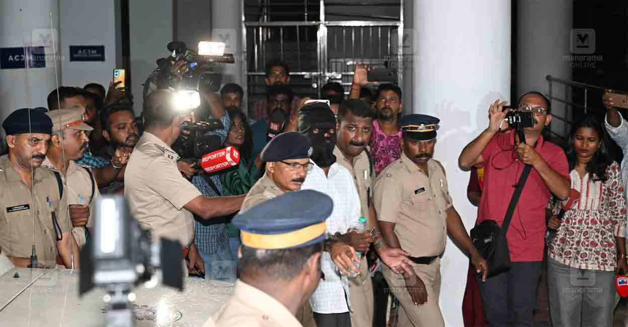 Dominic Martin കളമശേരി സ്ഫോടനം: പ്രതി മാർട്ടിനെ കോടതിയിൽ ഹാജരാക്കി– Kalamassery Blast ...