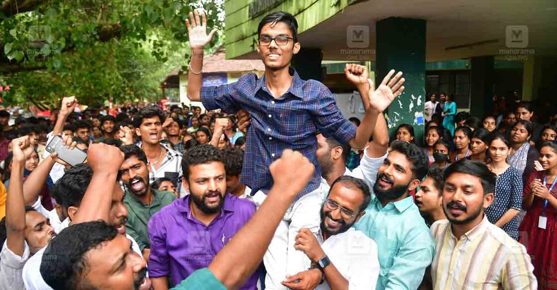 Thrissur Kerala Varma College, Sreekuttan | Photo: Russell Shahul / Manorama കെഎസ്യു സ്ഥാനാർഥി എസ്.ശ്രീക്കുട്ടൻ. (ചിത്രം : റസൽ ഷാഹുൽ ∙ മനോരമ)