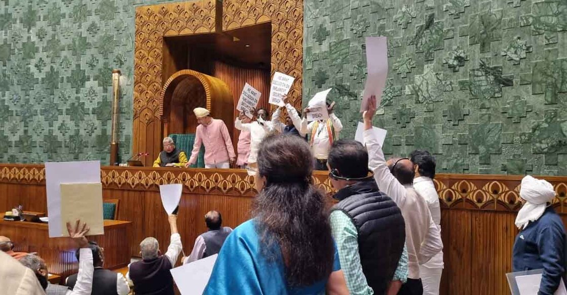 Opposition MP's Protest (Photo: Special Arrangement) ലോക്സഭയിൽ പ്രതിപക്ഷ എംപിമാരുടെ പ്രതിഷേധത്തിൽനിന്ന്. (Photo: Special Arrangement)