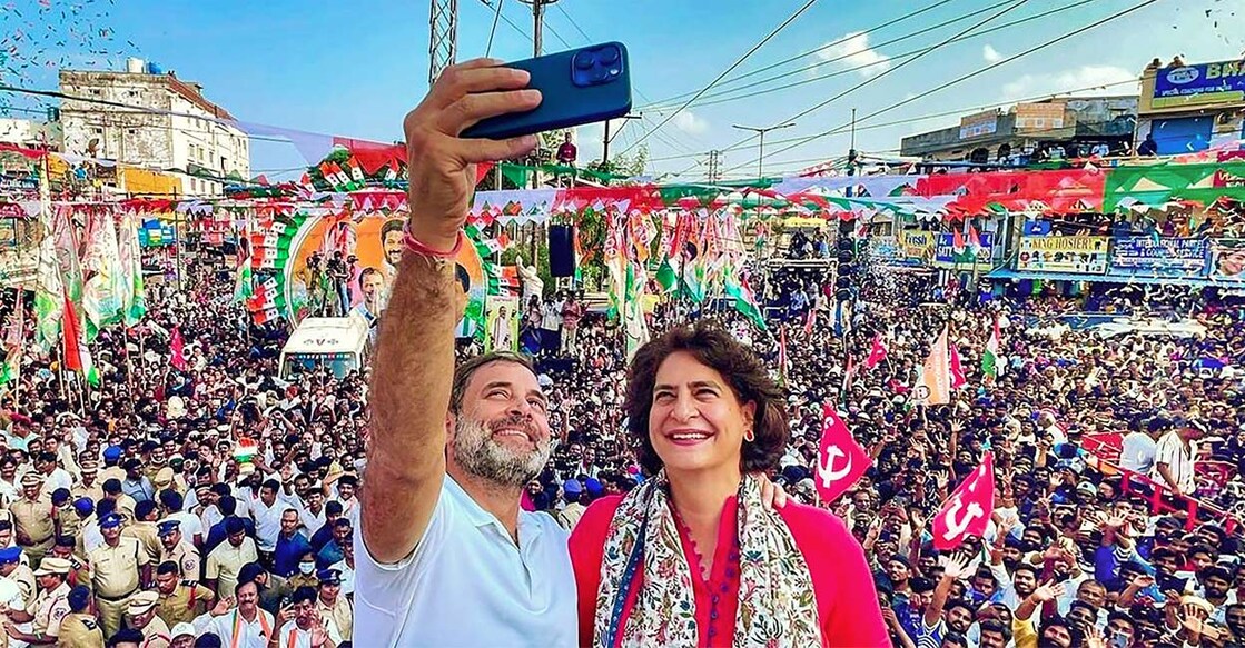rahul-priyanka-gandhi-congress-0312 തെലങ്കാന നിയമസഭാ തിരഞ്ഞെടുപ്പിനോട് അനുബന്ധിച്ച് ഹൈദരാബാദിൽ നടന്ന റോഡ് ഷോയ്ക്കിടെ സെൽഫി എടുക്കുന്ന രാഹുൽ ഗാന്ധിയും പ്രിയങ്ക ഗാന്ധിയും. ചിത്രം: (PTI11_28_2023_000165B)