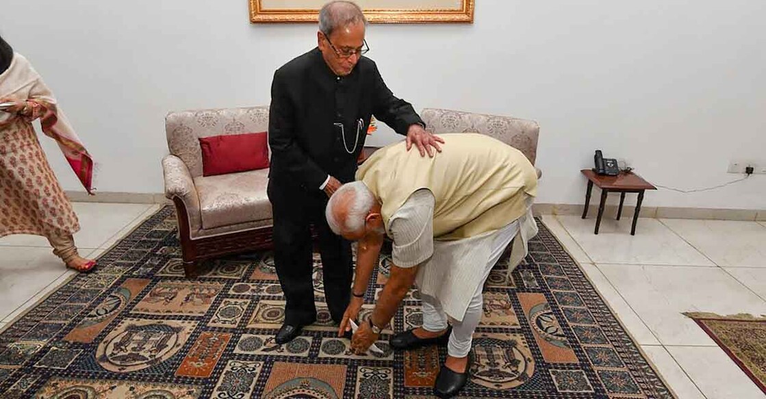 PTI31-08-2020_000197A *EDS: TWITTER IMAGE POSTED BY @narendramodi ON MONDAY, AUG. 31, 2020** New Delhi: Prime Minister Narendra Modi seeks blessings from former president Pranab Mukherjee. Mukherjee, 84, died at an army hospital in New Delhi, Monday, Aug 31, 2020. The former President of India, who tested positive for coronavirus, had been in coma after a brain surgery earlier this month. (PTI Photo)(PTI31-08-2020_000197A)