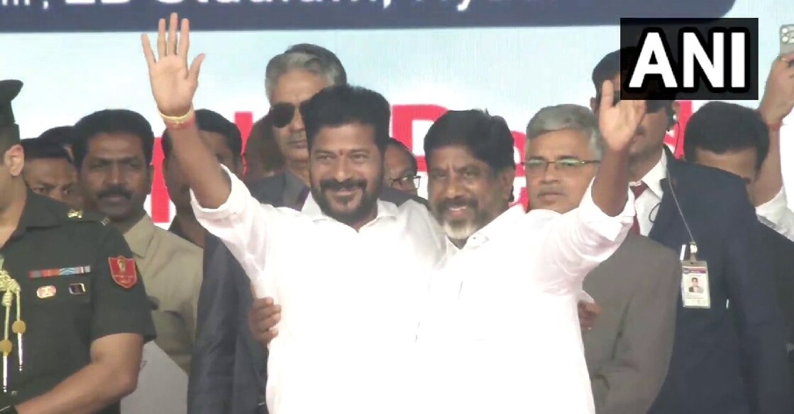 തെലങ്കാന മുഖ്യമന്ത്രി രേവന്ത് റെഡ്ഡിയും ഉപമുഖ്യമന്ത്രി ഭട്ടി വിക്രമർക്കയും സത്യപ്രതിജ്ഞാ ചടങ്ങിൽ (Photo:X/ ANI)