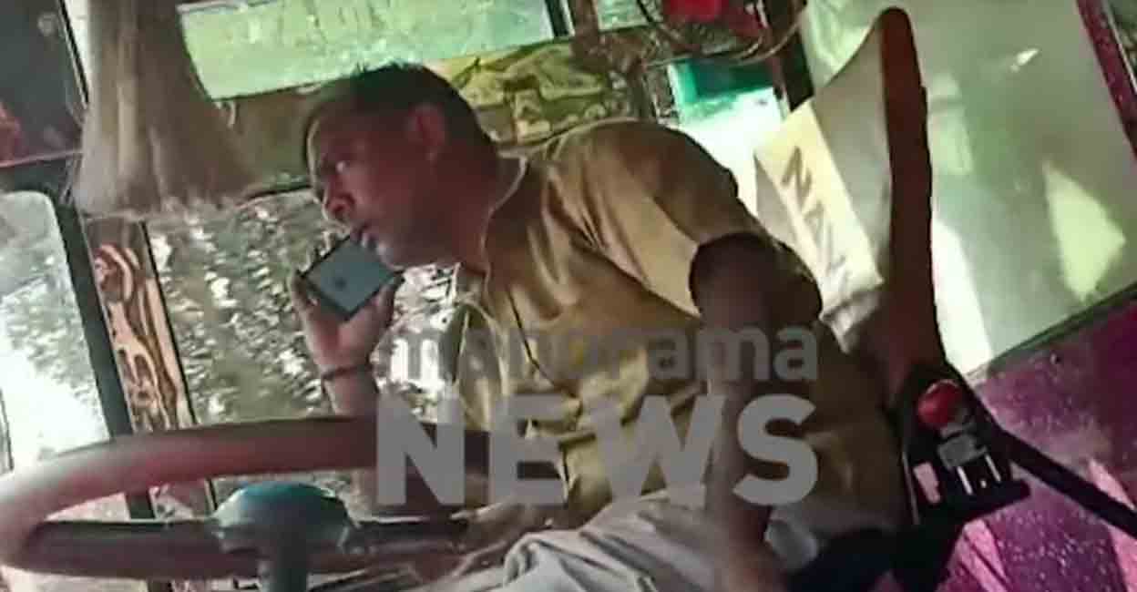 മൊബൈലിൽ സംസാരിച്ചുകൊണ്ട് ബസ് ഓടിച്ച് ഡ്രൈവർ - Private Bus | Kozhikode ...