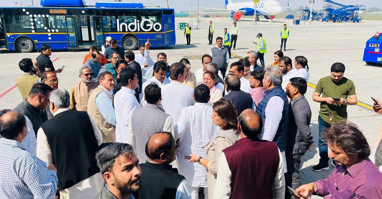 Criticized Modi, Case: Pawan Khera kicked out of plane – Congress |  Pawan Khera  Stopped From Flying |  Protests at Delhi Airport