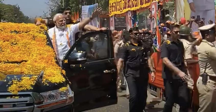 ”കോൺഗ്രസുകാർ മോദിയുടെ ശവക്കുഴി തോണ്ടുന്ന തിരക്കിലായിരുന്നു… മോദി ബംഗളൂരു-മൈസൂരു എക്‌സ്പ്രസ് വേ നിർമ്മിക്കുന്ന തിരക്കിലും; ” 16000 കോടിയുടെ വികസന പദ്ധതികൾ നാടിന് സമർപ്പിച്ച് പ്രധാനമന്ത്രി