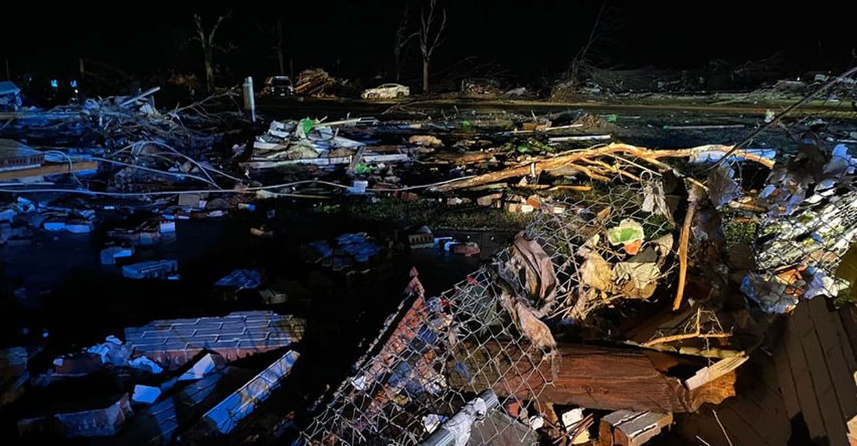 Hurricane wreaks havoc in US;  23 dead, search for 4 missing
