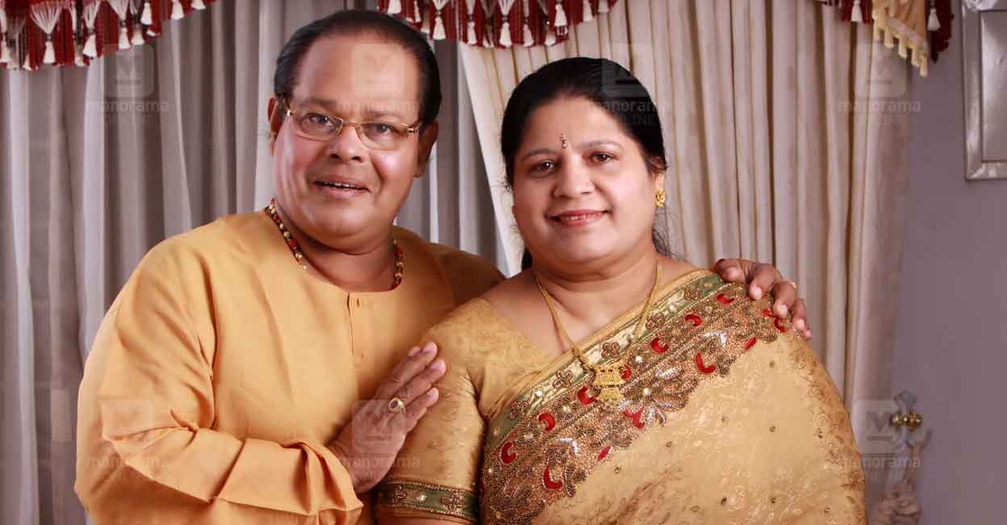 ഇന്നസന്റ് ഭാര്യ ആലീസിനൊപ്പം.