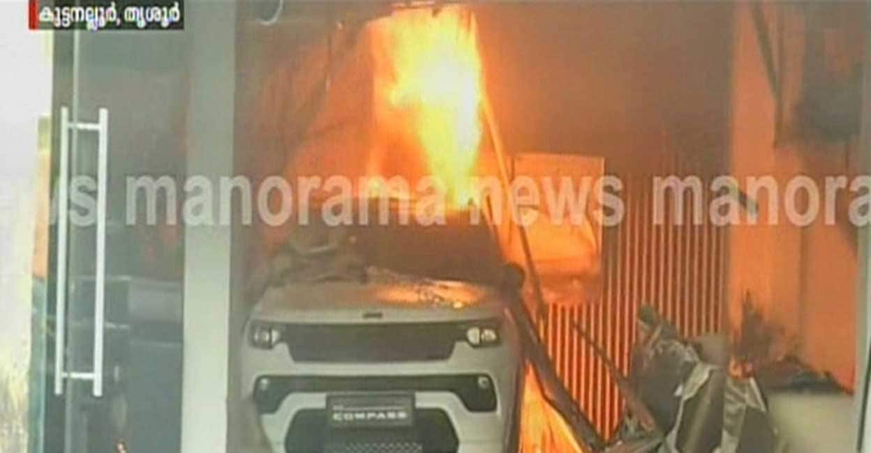 A massive fire broke out at a car showroom in Thrissur Kuttanallur;  Vehicles burnt – Thrissur Kuttanellur Car Showroon Fire |  Manorama Online |  Malayalam News