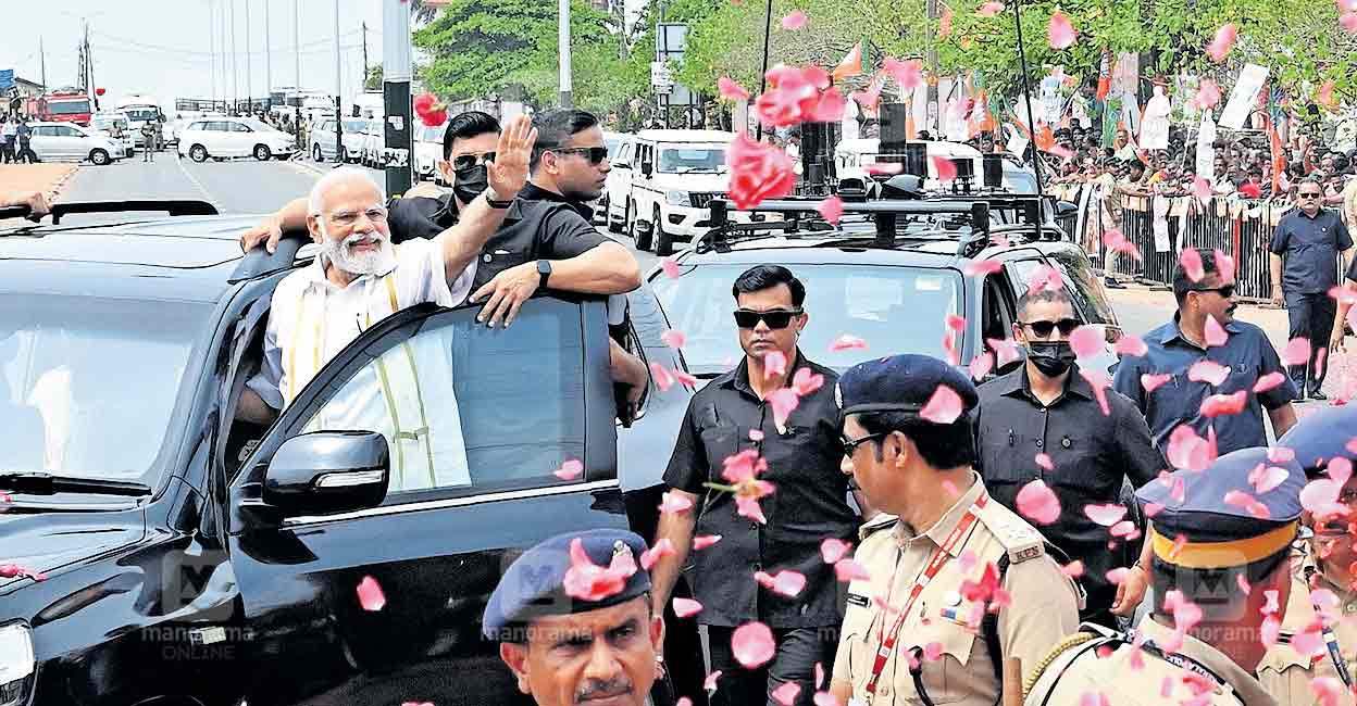 പെട്ടെന്നൊരു റോഡ് ഷോ; ആഘോഷമാക്കി ആരാധകർ - Prime Minister Narendra Modi ...