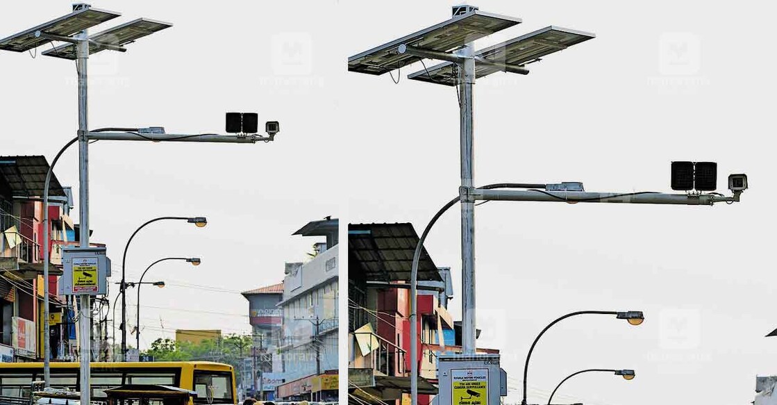 പാലക്കാട് പത്തിരിപ്പാല ജംക്‌ഷനിൽ മോട്ടർ വാഹന വകുപ്പ് സ്ഥാപിച്ച എഐ ക്യാമറ. ചിത്രം: മനോരമ.