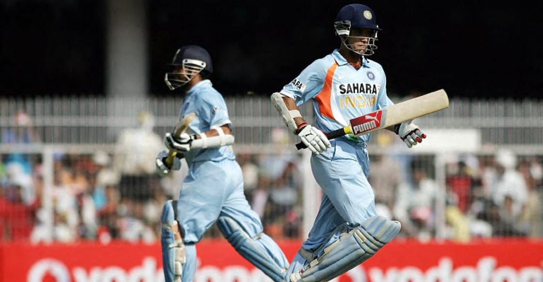 Indian cricketers Sourav Ganguly (R) and Sachin Tendulkar run between the wickets during the sixth One-day International match between India and Australia at the Vidarbha Cricket Stadium in Nagpur, 14 October 2007. India are currently 198 runs for the loss of two wickets chasing 318 runs to win. Australia leads the seven match ODI series 3-1, with the first match abandoned by rain.      AFP PHOTO/ MANAN VATSYAYANA (Photo by MANAN VATSYAYANA / AFP)