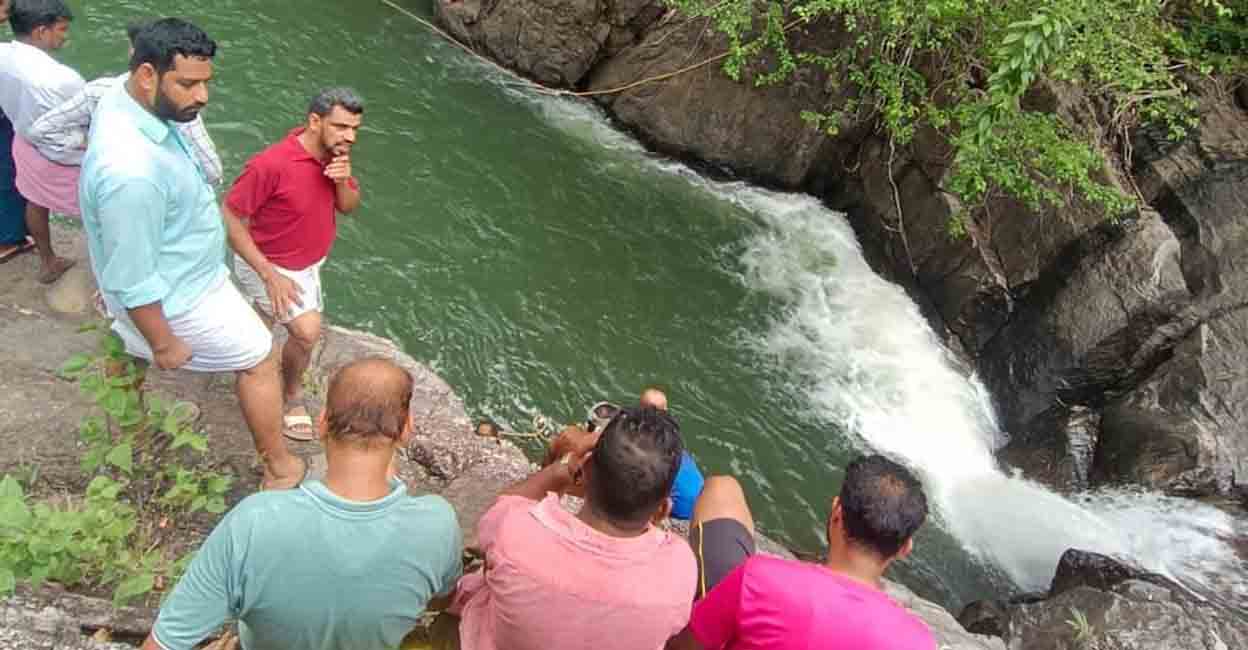 “Migrant Worker Drowns in Koodaranji, Kozhikode: Bharat Mahila’s Tragic Death at Poovaran Thot Hydroelectric Project”