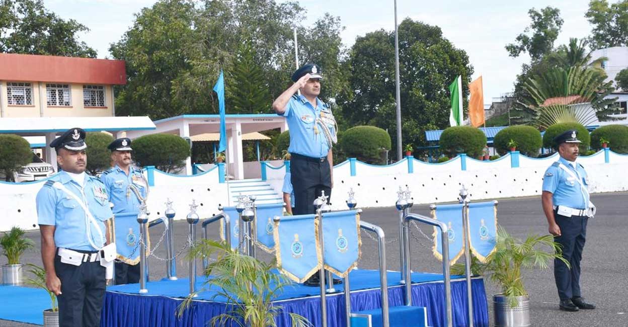 ദക്ഷിണ വ്യോമസേനാ മേധാവിയായി എയർ മാർഷൽ ബി. മണികണ്ഠൻ ചുമതലയേറ്റു ...