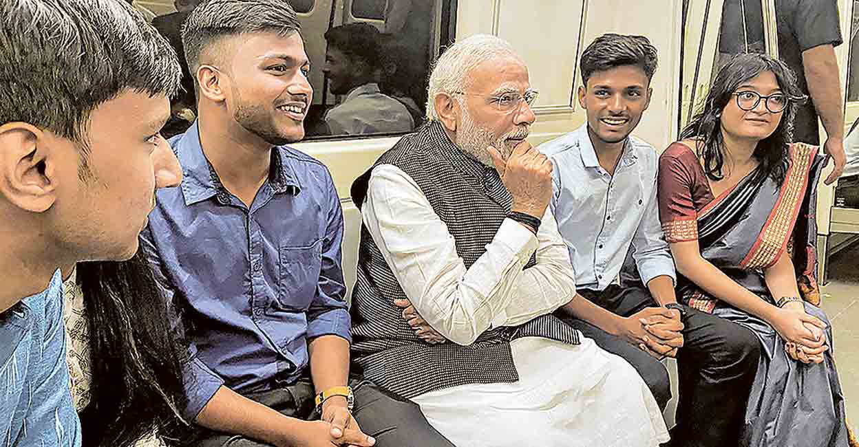 ഡൽഹി വാഴ്സിറ്റി ശതാബ്ദി: പ്രധാനമന്ത്രി എത്തിയത് മെട്രോയിൽ - Prime