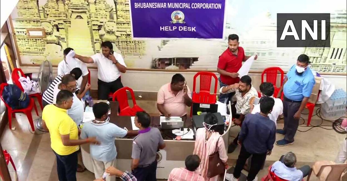 Odisha Train Crash | AIIMS Bhubaneswar helpdesks | Photo: ANI, Twitter ഭുവനേശ്വർ എയിംസിലെ ഹെൽപ്ഡെസ്ക്. (ചിത്രം: എഎൻഐ, ട്വിറ്റർ)