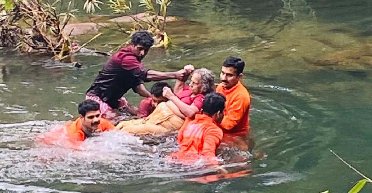 കട്ടിപ്പാറയിൽ ഒഴുക്കിൽപ്പെട്ട സ്ത്രീയെ രക്ഷിച്ചു - Manorama News ...
