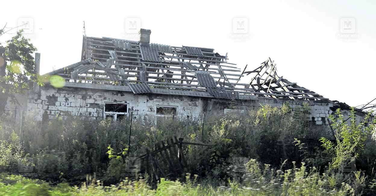 Surviving in the Crossfire: The Ghost Village of Velika Novosilka at Gunpoint