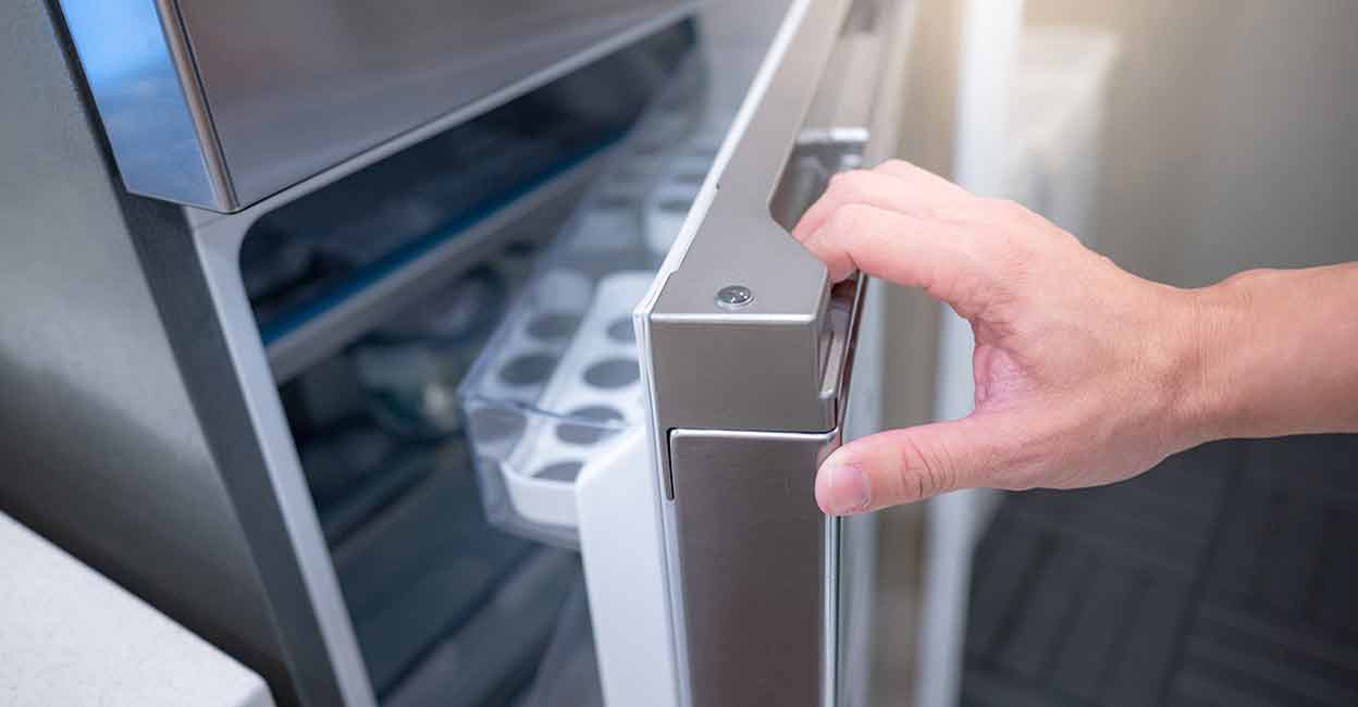 വടക്കാഞ്ചേരിയിൽ വീട്ടിലെ ഫ്രിജ് പൊട്ടിത്തെറിച്ച് അപകടം ആളപായമില്ല