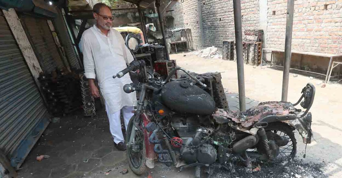 Haryana Nuh Violence (Photo:IANS) നൂഹിൽ സംഘർഷത്തിനിടെ തകർന്ന വാഹനം. (Photo:IANS)