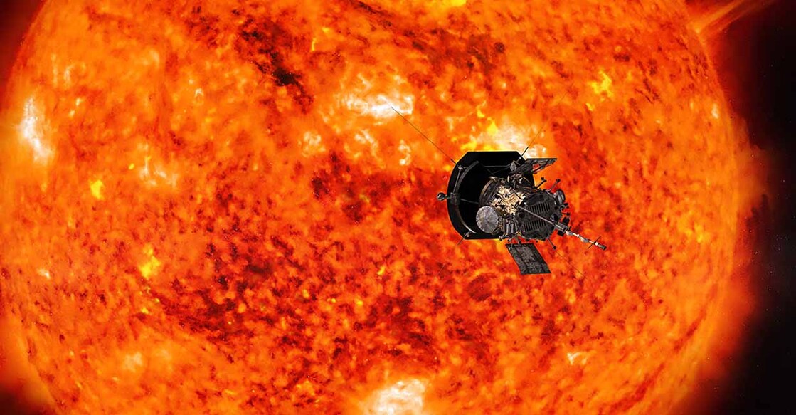 solar-parker-probe നാസയുടെ പാർക്കർ സോളർ പ്രോബ് സൂര്യനരികെ. ചിത്രകാരന്റെ ഭാവനയിൽ (Photo by HO / NASA/Johns Hopkins APL / AFP)