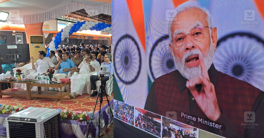 modi-vande-bharath വന്ദേഭാരത് ട്രെയിനുകൾ പ്രധാനമന്ത്രി വെർച്വലായി ഫ്ലാഗ് ഓഫ് ചെയ്യുന്നതിന്റെ ദൃശ്യം. ചിത്രം: ജിബിൻ ചെമ്പോല