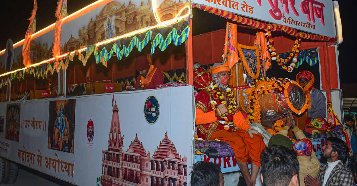 Unique Offerings from Devotees for Ram Temple in Ayodhya: 108ft Sandalwood Lamp, 2100kg Bell, Gold Hammer and More