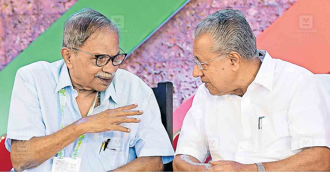 വിമർശനകാലം: കോഴിക്കോട്ട് കേരള ലിറ്ററേച്ചർ ഫെസ്റ്റിവൽ ഉദ്ഘാടന വേദിയിൽ മുഖ്യമന്ത്രി പിണറായി വിജയനും എം.ടി.വാസുദേവൻ നായരും. ചിത്രം: മനോരമ