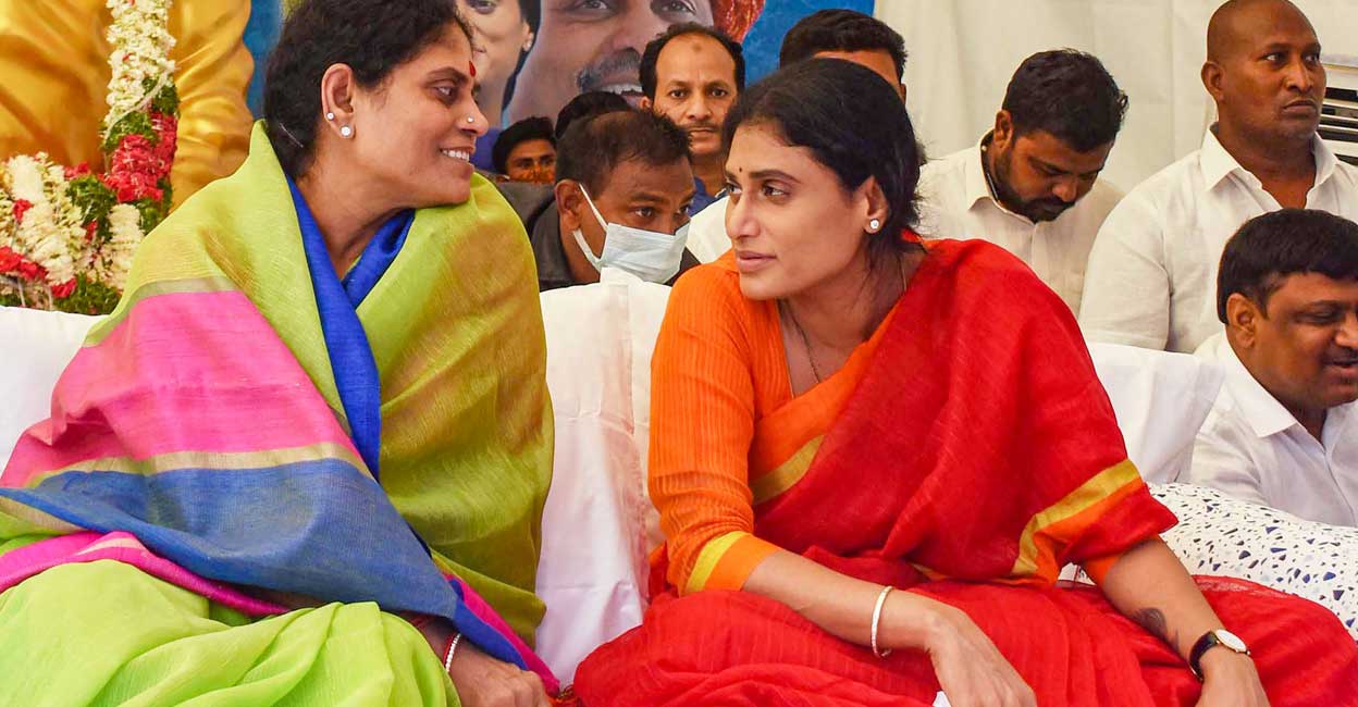 Former Andhra CM’s Wife YS Vijayamma to Join Congress Along with Daughter Sharmila – Succession Battle Looms