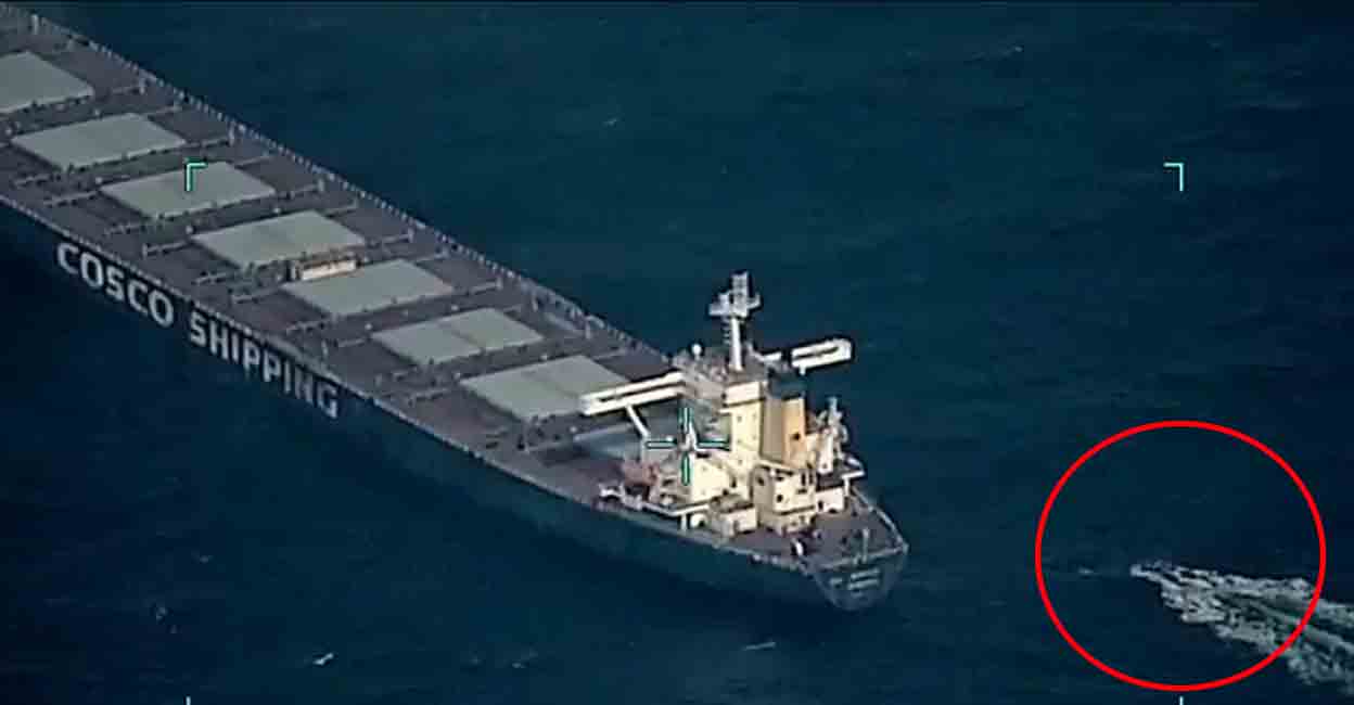 കടൽക്കൊള്ളക്കാർ റാഞ്ചിയ കപ്പൽ മോചിപ്പിച്ച്‌  ഇന്ത്യൻ നാവികസേന ; 15 ഇന്ത്യക്കാരടക്കം 21 പേരെ രക്ഷപ്പെടുത്തി