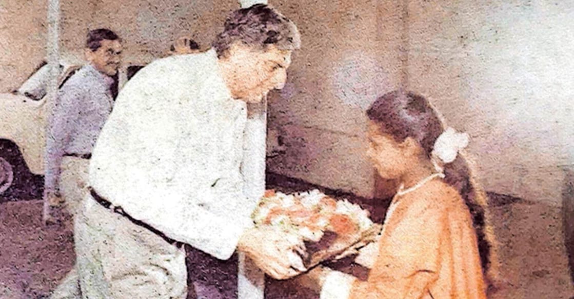 ratan-tata-and-bhanumathi ‘സൃഷ്ടി’യിലെത്തിയ ടാറ്റയെ പൂച്ചെണ്ട് നൽകി സ്വീകരിക്കുന്ന
ഭാനുമതി.