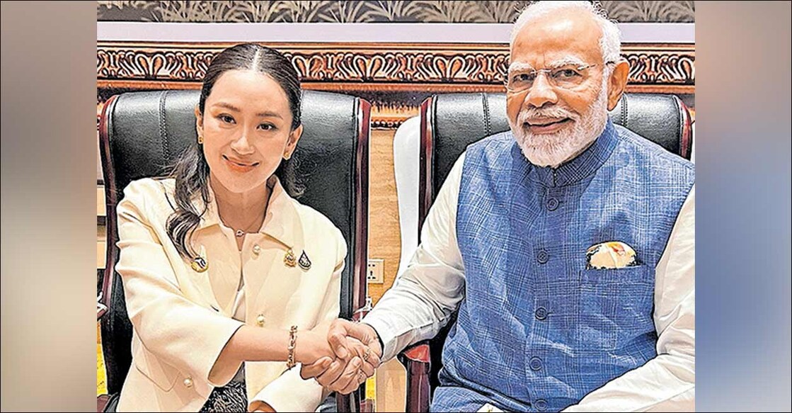 PaetongtarnShinawatraandnarendra-modi ലാവോസിലെ വിയൻഷ്യയിൽ നടക്കുന്ന ആസിയാൻ ഉച്ചകോടിക്കിടെ പ്രധാനമന്ത്രി നരേന്ദ്ര മോദിയും തായ്ലൻഡ് പ്രധാനമന്ത്രി പയേതുങ്താൻ ഷിനവത്രയും. ചിത്രം: പിടിഐ