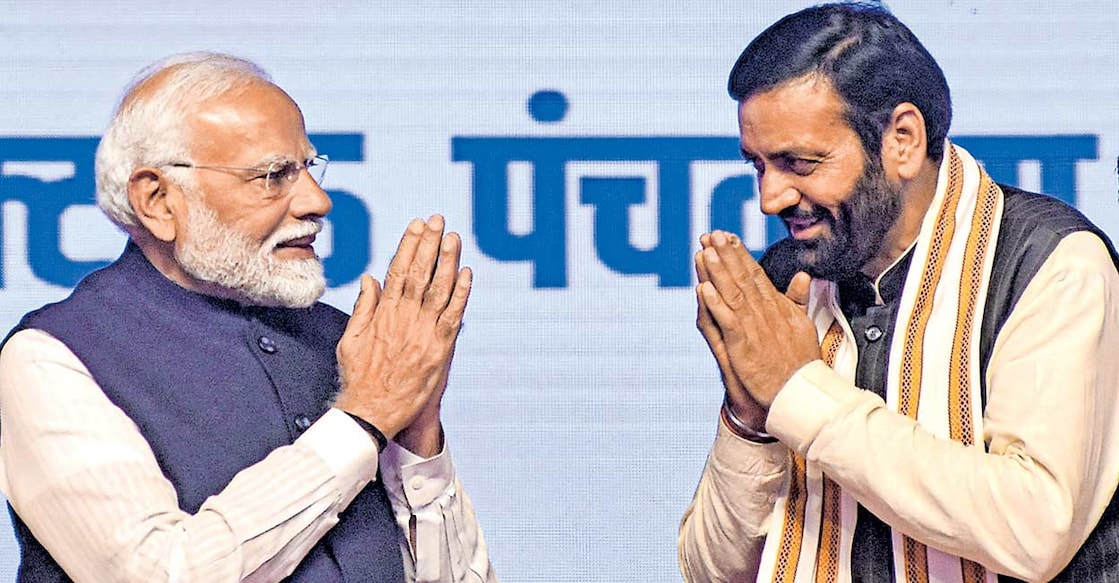 narendra-modi-and-nayab-singh-saini ഹരിയാന മുഖ്യമന്ത്രിയായി സത്യപ്രതിജ്ഞ ചെയ്ത നായബ് സിങ് സെയ്നി പ്രധാനമന്ത്രി നരേന്ദ്രമോദിക്കൊപ്പം. ചിത്രം: പിടിഐ