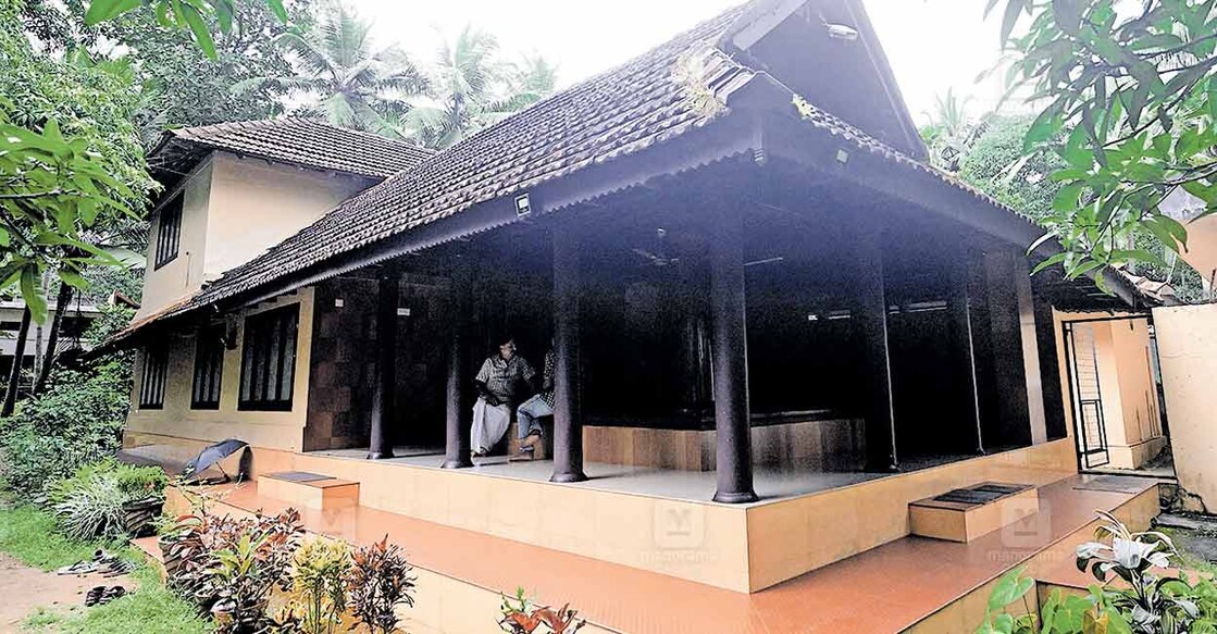 മണ്ടായപ്പുറത്തു തറവാടിന്റെ മുൻവശത്തു നിന്നുള്ള കാഴ്ച.  ചിത്രം: ടി.പ്രദീപ് കുമാർ/ മനോരമ 