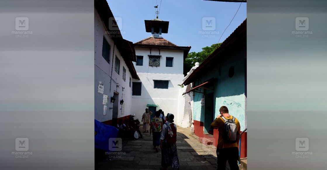 മട്ടാഞ്ചേരി സിനഗോഗിന് മുകളിലൂടെ ഡ്രോൺ പറത്തി; 2 പേർ അറസ്റ്റിൽ Latest