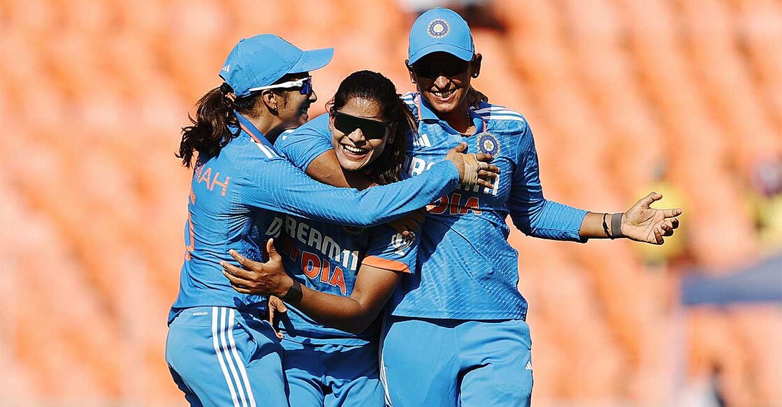 india-women-wicket-celebration